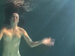 Find-Best-Ass.com presents: This girl can stay underwater for a long time