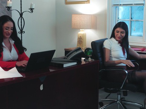 Find-Best-Ass.com presents: Big butt boss spreads legs to ride her coworker on the bed